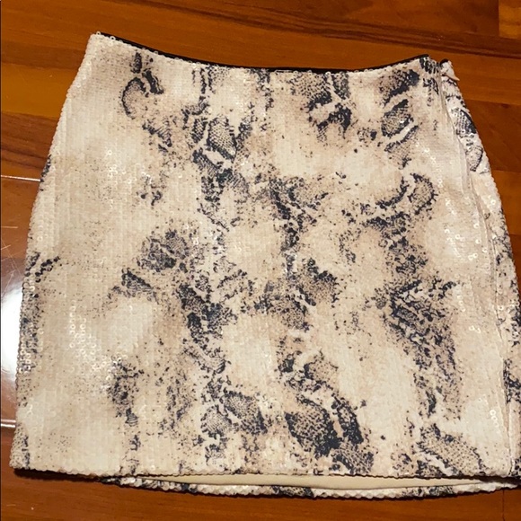 Like New Bebe Snake Print Sequin Skirt Size XS - Picture 4 of 5